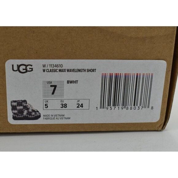 UGG Womens Size 7 Classic Maxi Black White Wave UGGPlush Wool Blend Short Boots - Picture 13 of 13